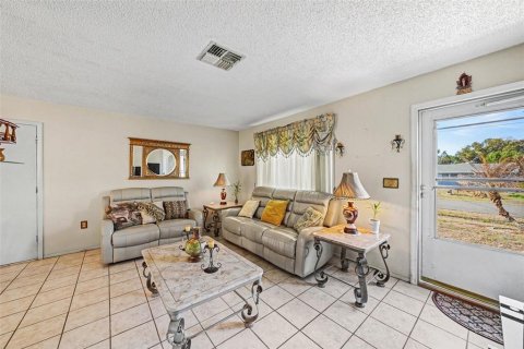 House in Spring Hill, Florida 2 bedrooms, 92.16 sq.m. № 2122086 - photo 8
