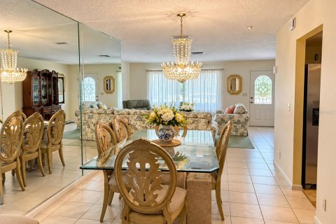 Villa ou maison à vendre à Pinellas Park, Floride: 2 chambres, 164.99 m2 № 2408993 - photo 14