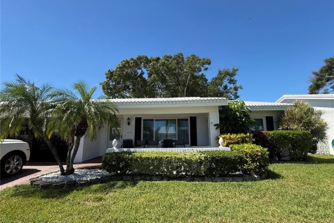 Villa ou maison à vendre à Pinellas Park, Floride: 2 chambres, 164.99 m2 № 2408993 - photo 2