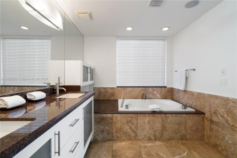 Condo in Key Largo, Florida, 4 bedrooms  № 1956233 - photo 23