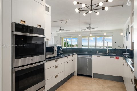 Condo in Key Largo, Florida, 4 bedrooms  № 1956233 - photo 13