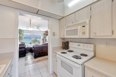 Condominio en venta en Hallandale Beach, Florida, 1 dormitorio, 74.88 m2 № 2020605 - foto 12