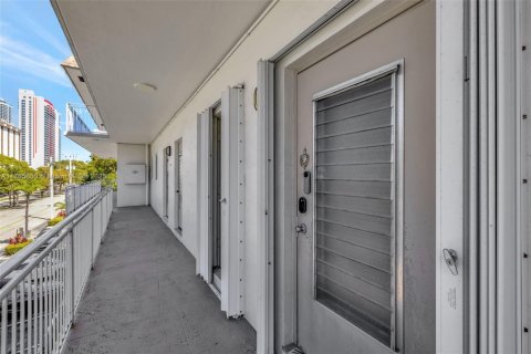 Condominio en venta en Hallandale Beach, Florida, 1 dormitorio, 74.88 m2 № 2020605 - foto 18