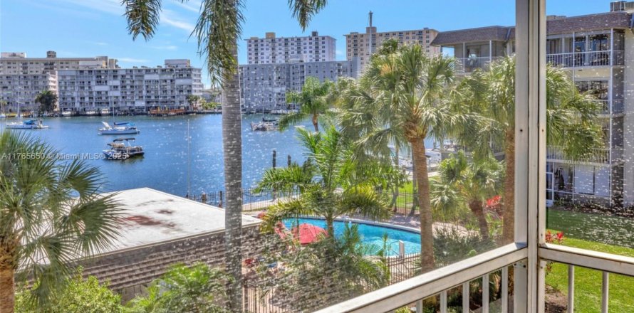 Condominio en Hallandale Beach, Florida, 1 dormitorio  № 2020605