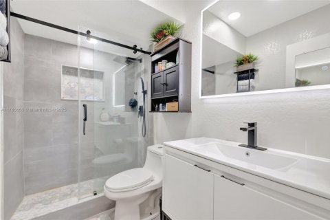 Condominio en venta en Hallandale Beach, Florida, 1 dormitorio, 74.88 m2 № 2020605 - foto 16