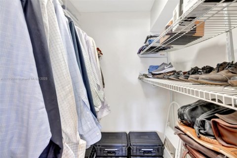 Condominio en venta en Hallandale Beach, Florida, 1 dormitorio, 74.88 m2 № 2020605 - foto 15