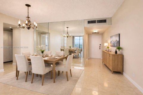 Condo in Hallandale Beach, Florida, 2 bedrooms  № 2068793 - photo 25