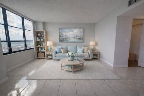Condo in Hallandale Beach, Florida, 2 bedrooms  № 2068793 - photo 24
