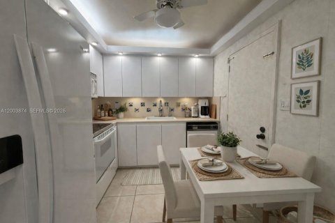 Condo in Hallandale Beach, Florida, 2 bedrooms  № 2068793 - photo 26