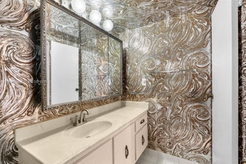 Condo in Hallandale Beach, Florida, 2 bedrooms  № 2068793 - photo 16