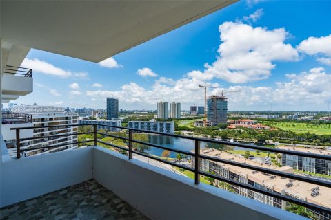 Condo in Hallandale Beach, Florida, 2 bedrooms  № 2068793 - photo 4