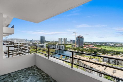 Condo in Hallandale Beach, Florida, 2 bedrooms  № 2068793 - photo 3