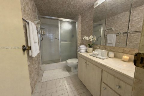 Condo in Hallandale Beach, Florida, 2 bedrooms  № 2068793 - photo 29