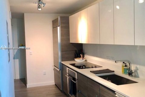 Condominio en alquiler en Miami, Florida, 49.33 m2 № 2044468 - foto 1