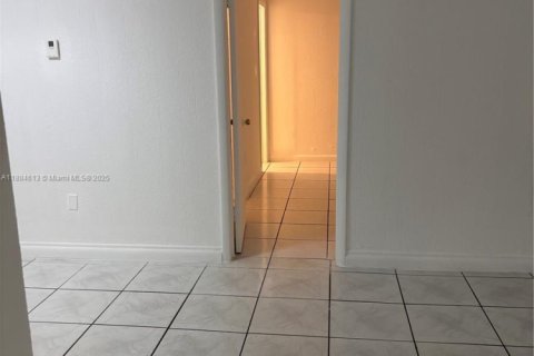 Copropriété à louer à Hialeah, Floride: 1 chambre, 47.94 m2 № 1930083 - photo 7
