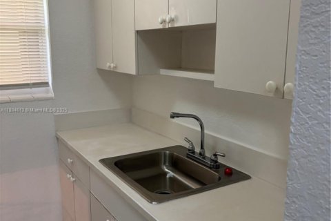 Copropriété à louer à Hialeah, Floride: 1 chambre, 47.94 m2 № 1930083 - photo 4
