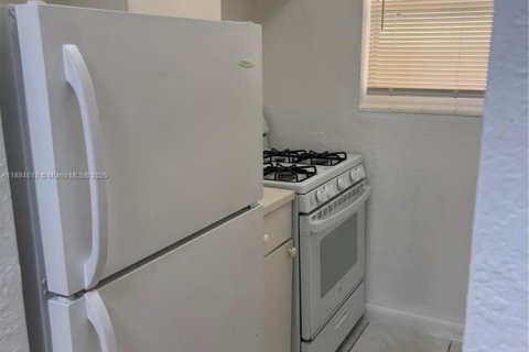 Copropriété à louer à Hialeah, Floride: 1 chambre, 47.94 m2 № 1930083 - photo 5