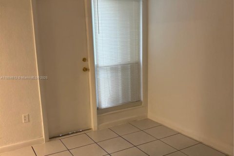 Copropriété à louer à Hialeah, Floride: 1 chambre, 47.94 m2 № 1930083 - photo 2
