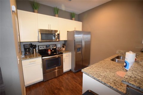 Townhouse in Kissimmee, Florida 3 bedrooms, 120.77 sq.m. № 2210638 - photo 6