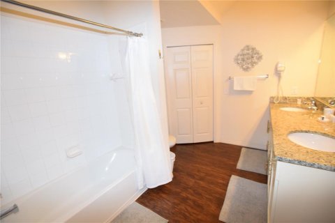 Townhouse in Kissimmee, Florida 3 bedrooms, 120.77 sq.m. № 2210638 - photo 13