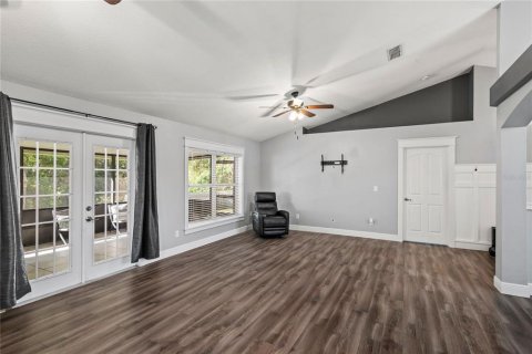 House in Winter Springs, Florida 3 bedrooms, 144.37 sq.m. № 1577379 - photo 10