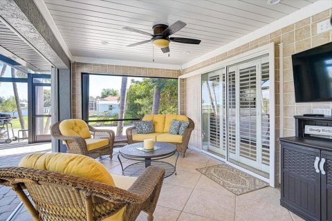 House in Port Charlotte, Florida 3 bedrooms, 183.85 sq.m. № 2429099 - photo 30