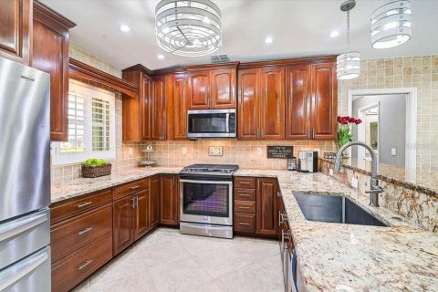 House in Port Charlotte, Florida 3 bedrooms, 183.85 sq.m. № 2429099 - photo 16