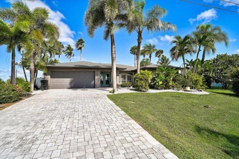 House in Port Charlotte, Florida 3 bedrooms, 183.85 sq.m. № 2429099 - photo 3