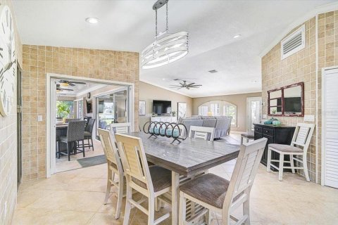 House in Port Charlotte, Florida 3 bedrooms, 183.85 sq.m. № 2429099 - photo 10