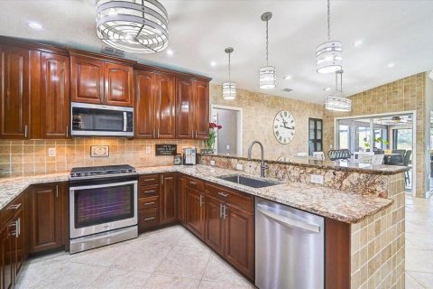 House in Port Charlotte, Florida 3 bedrooms, 183.85 sq.m. № 2429099 - photo 13