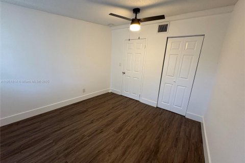 House in Pompano Beach, Florida 3 bedrooms, 115.48 sq.m. № 1951822 - photo 7