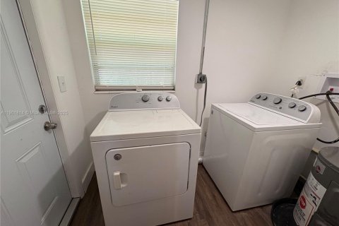 House in Pompano Beach, Florida 3 bedrooms, 115.48 sq.m. № 1951822 - photo 18