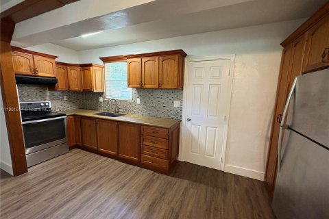 House in Pompano Beach, Florida 3 bedrooms, 115.48 sq.m. № 1951822 - photo 13