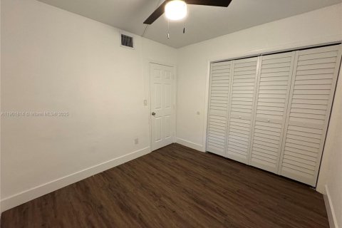 House in Pompano Beach, Florida 3 bedrooms, 115.48 sq.m. № 1951822 - photo 10