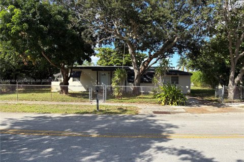 House in Pompano Beach, Florida 3 bedrooms, 115.48 sq.m. № 1951822 - photo 19