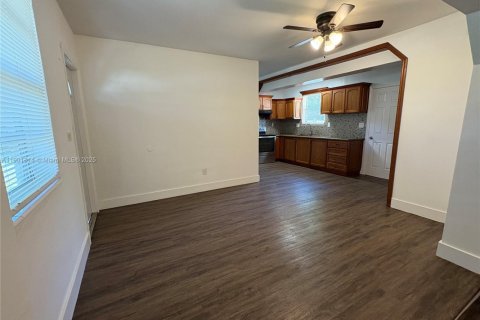 House in Pompano Beach, Florida 3 bedrooms, 115.48 sq.m. № 1951822 - photo 16