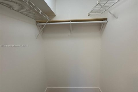 House in Pompano Beach, Florida 3 bedrooms, 115.48 sq.m. № 1951822 - photo 8