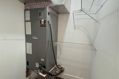 House in Pompano Beach, Florida 3 bedrooms, 115.48 sq.m. № 1951822 - photo 5