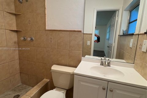 House in Pompano Beach, Florida 3 bedrooms, 115.48 sq.m. № 1951822 - photo 4