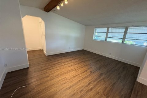 House in Pompano Beach, Florida 3 bedrooms, 115.48 sq.m. № 1951822 - photo 15