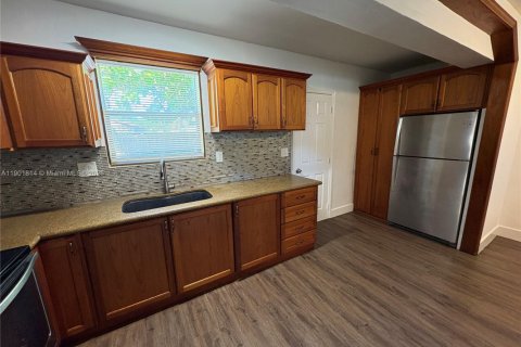 House in Pompano Beach, Florida 3 bedrooms, 115.48 sq.m. № 1951822 - photo 14