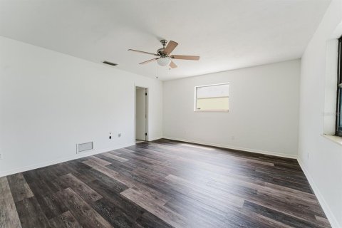 House in Port Orange, Florida 3 bedrooms, 160.54 sq.m. № 2232419 - photo 18
