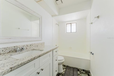 House in Port Orange, Florida 3 bedrooms, 160.54 sq.m. № 2232419 - photo 19