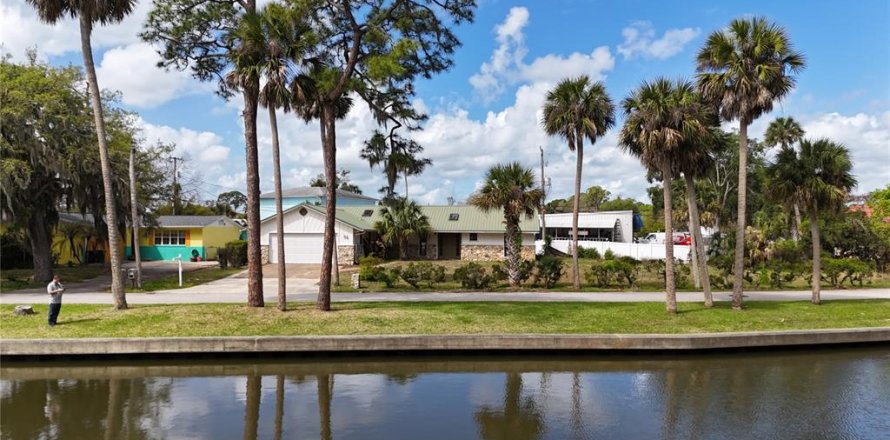 House in Port Orange, Florida 3 bedrooms, 160.54 sq.m. № 2232419