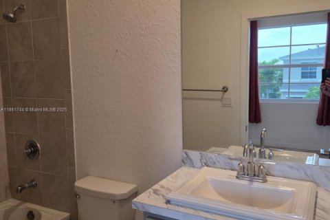 Снять в аренду таунхаус в Флорида-Сити, Флорида 2 спальни, 112.23м2, № 1958574 - фото 16