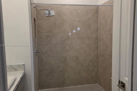 Снять в аренду таунхаус в Флорида-Сити, Флорида 2 спальни, 112.23м2, № 1958574 - фото 18