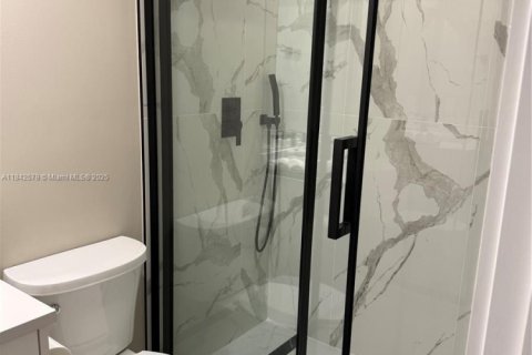 Condo in Bal Harbour, Florida, 2 bedrooms  № 2022814 - photo 13