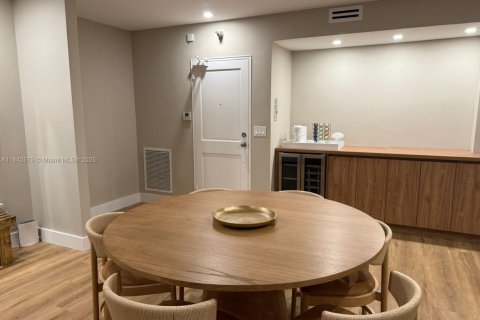 Condo in Bal Harbour, Florida, 2 bedrooms  № 2022814 - photo 4