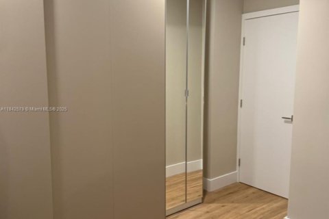 Condo in Bal Harbour, Florida, 2 bedrooms  № 2022814 - photo 9