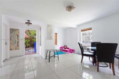Commercial property in Miami, Florida 172.43 sq.m. № 2088818 - photo 24